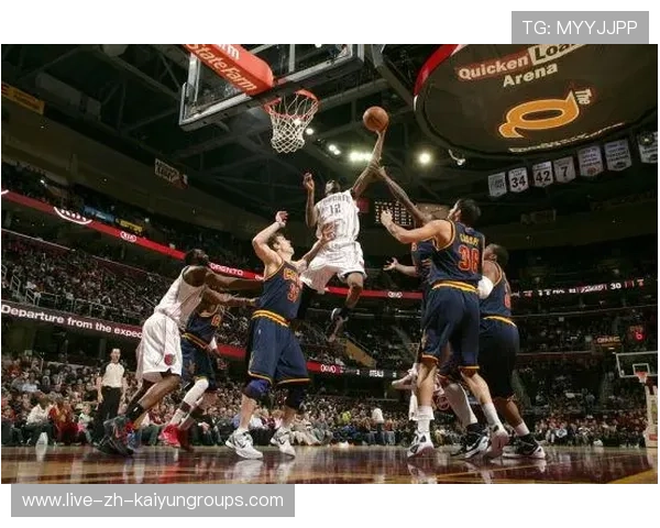 亨德森一条龙冲刺完成换手上篮